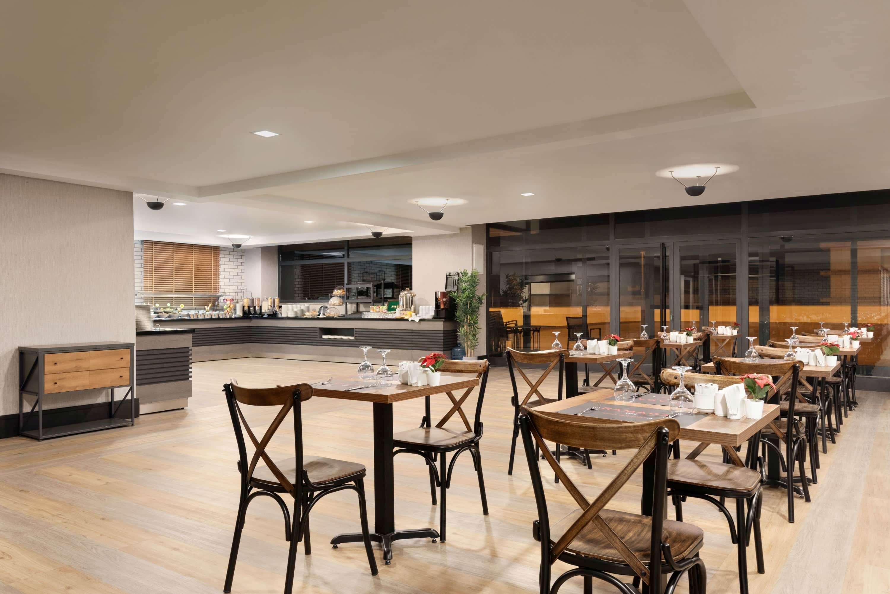 Ramada By Wyndham Tire Hotel Eksteriør billede