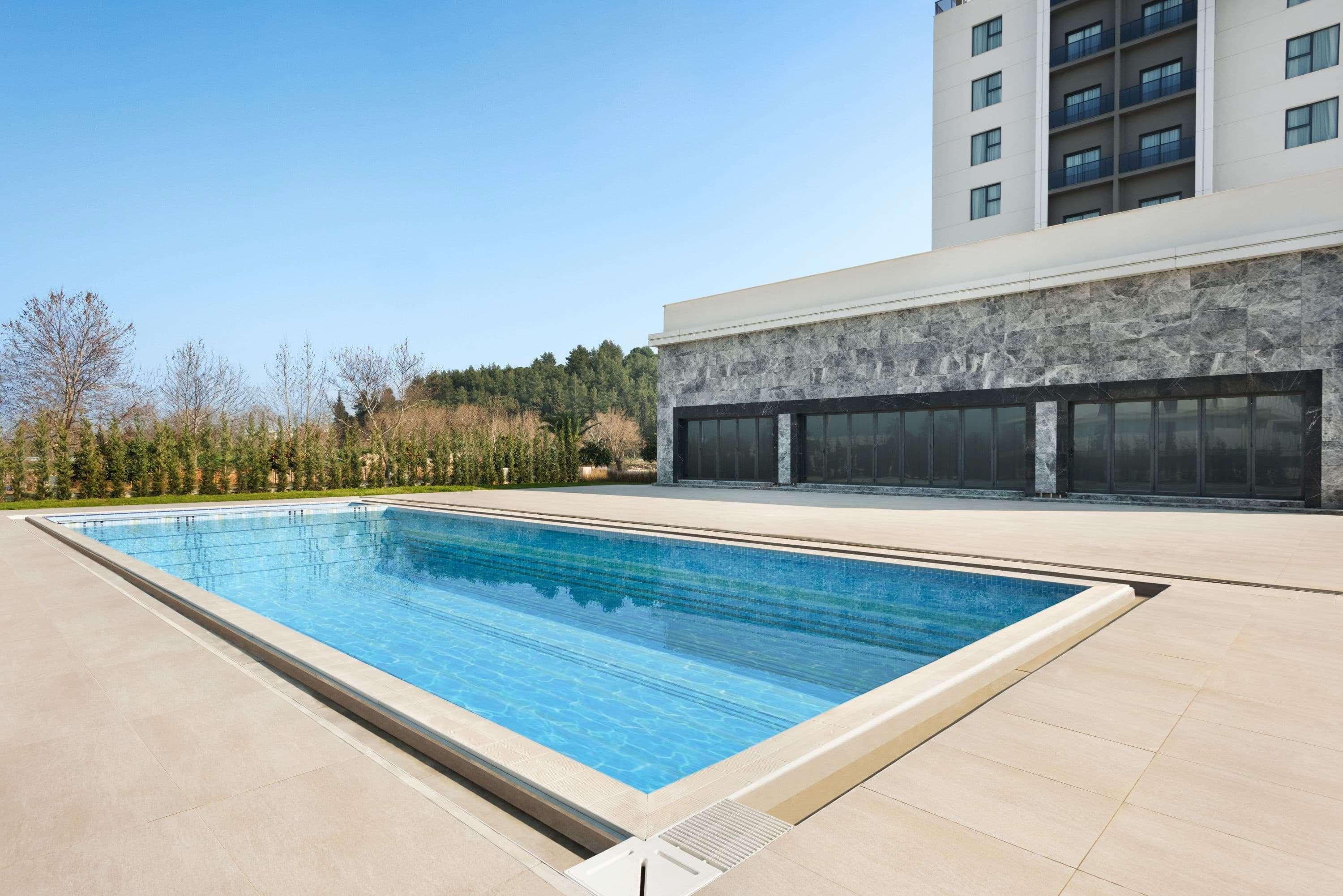 Ramada By Wyndham Tire Hotel Eksteriør billede