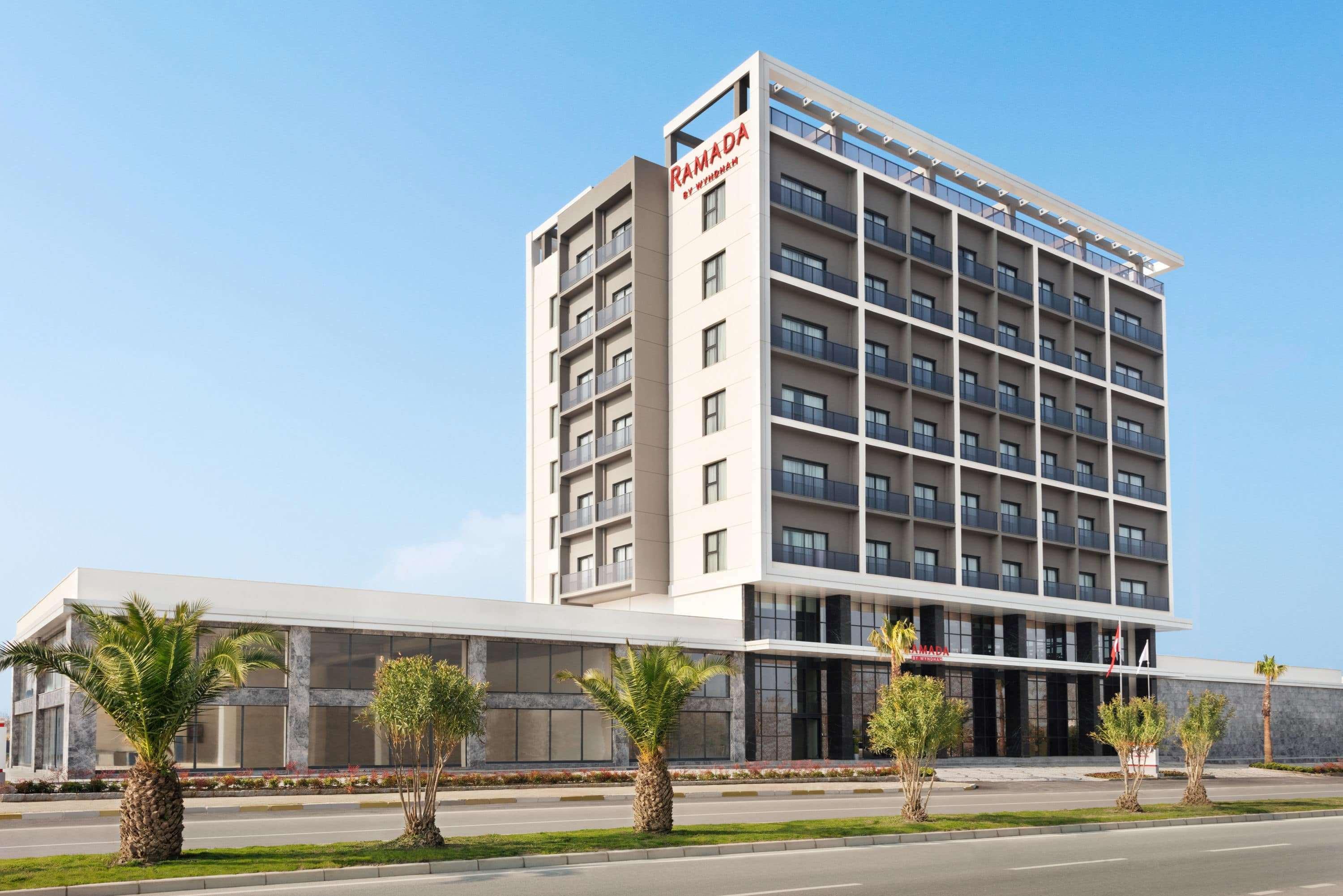 Ramada By Wyndham Tire Hotel Eksteriør billede
