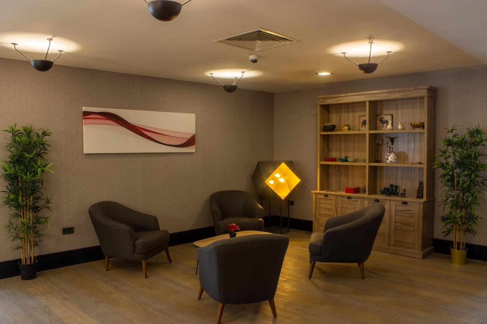 Ramada By Wyndham Tire Hotel Eksteriør billede