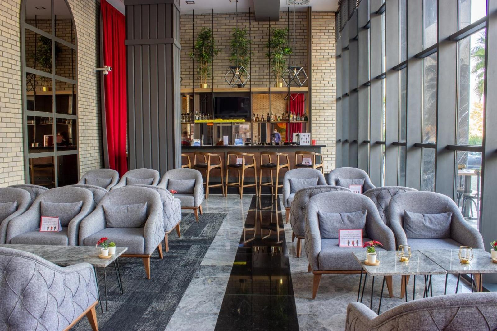 Ramada By Wyndham Tire Hotel Eksteriør billede