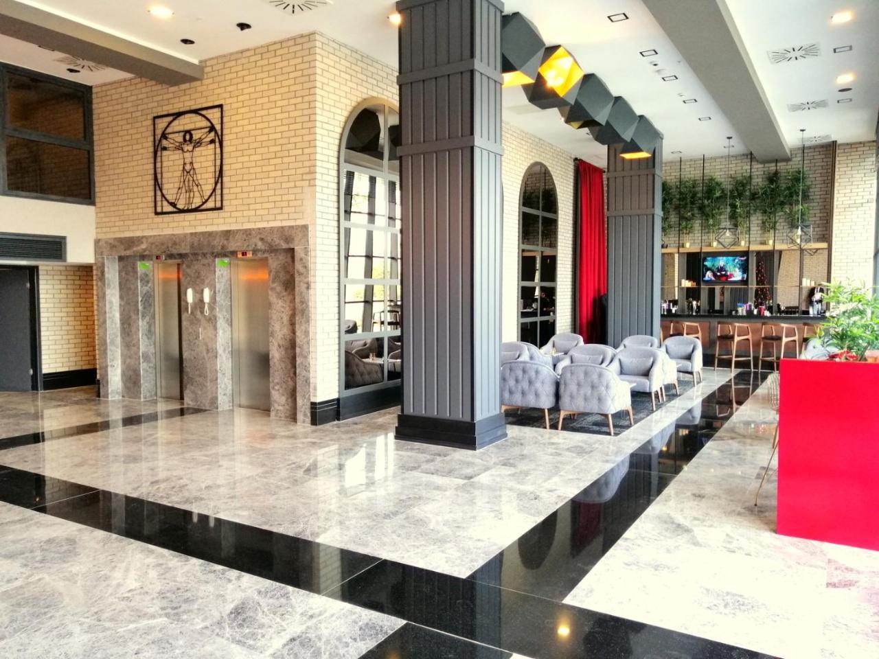 Ramada By Wyndham Tire Hotel Eksteriør billede