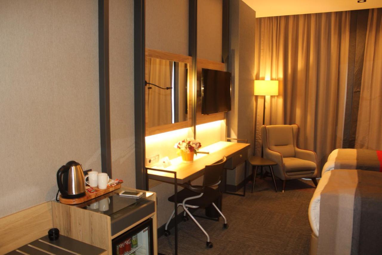 Ramada By Wyndham Tire Hotel Eksteriør billede